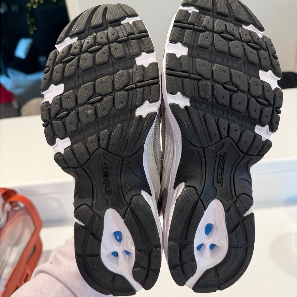 New Balance 530 Gray and White Running Shoes - Picture 4 of 6